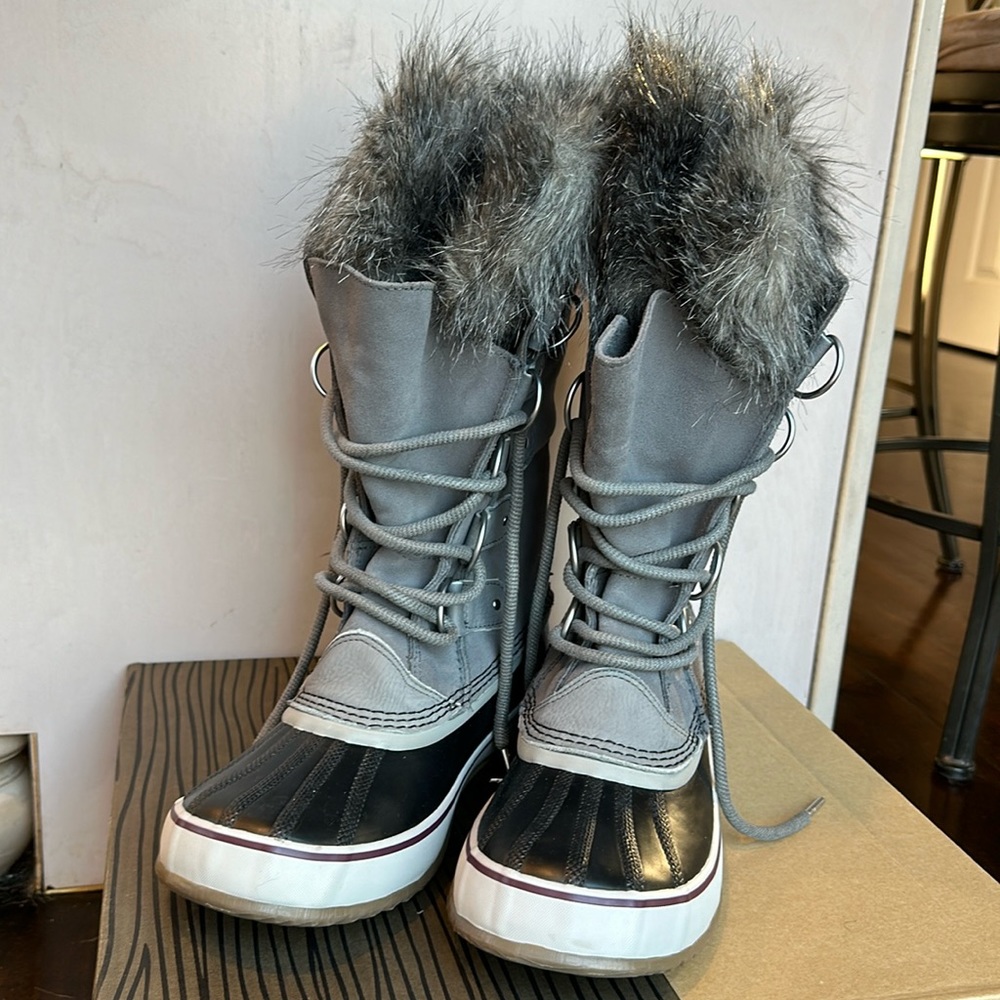 Sorel Joan of Arctic winter boots size 9
